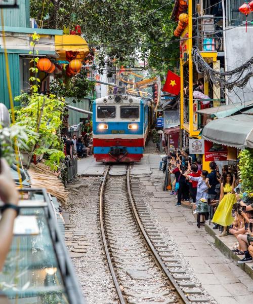 Authentic Hanoi Local Experience - Hidden alleys, street food, train street